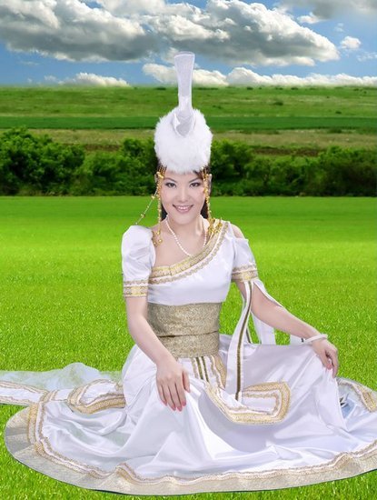 乌兰图雅和乌兰托娅是同一个人吗？