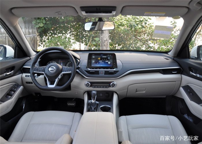 有人说日产天籁是移动的大鲨鲨,这是为什么呢?