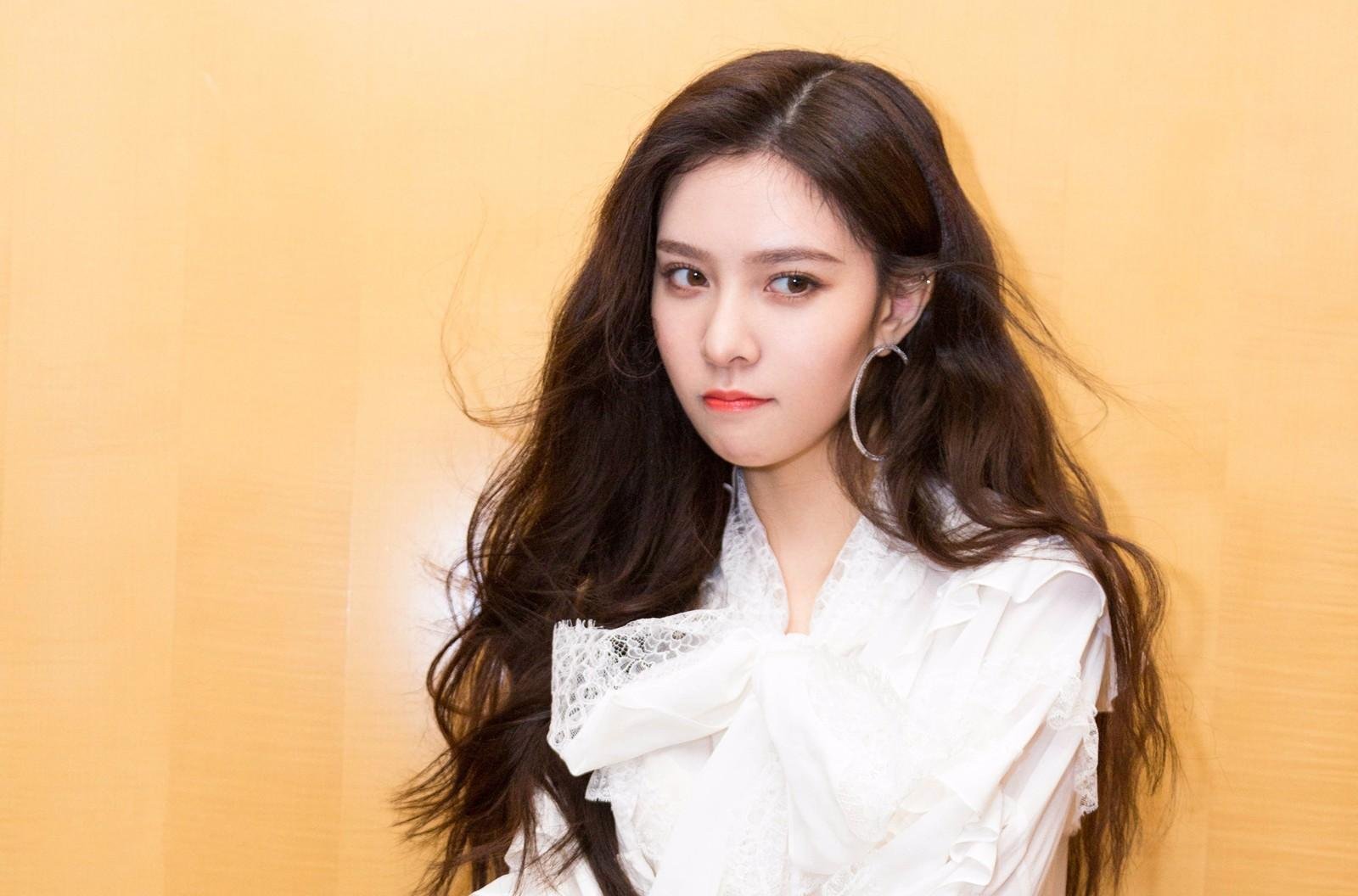 宋妍霏：我妈自己坐飞机走了，被妈妈抛弃是一种什么样的感受？