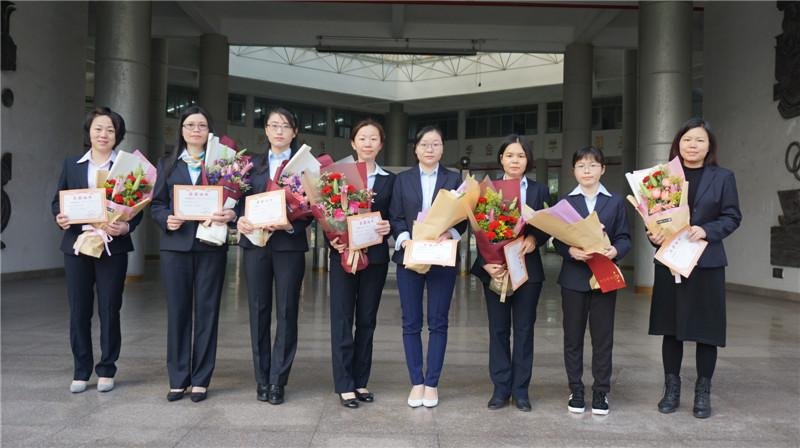 女教师举报评职黑幕被责令停课，教师如何才能维护自己的利益？