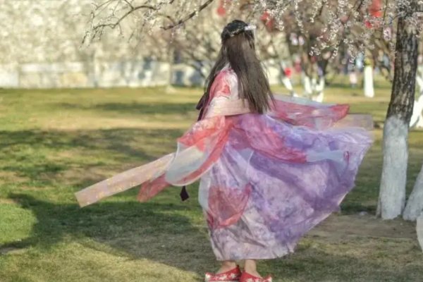 五一约拍火了:99元低价竞争,这个行业的“内卷”有多严重?