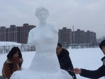 河北一麻醉专业学生堆出维纳斯雪人，你觉得这个雪人堆得好看吗？