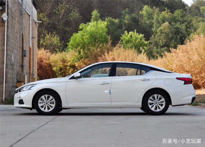 有人说日产天籁是移动的大鲨鲨,这是为什么呢?