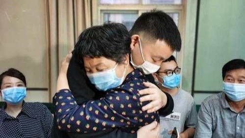 错换变为偷换！姚策生母回应被指偷换孩子，事情的真相究竟是什么？