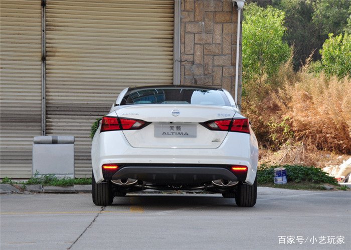 有人说日产天籁是移动的大鲨鲨,这是为什么呢?