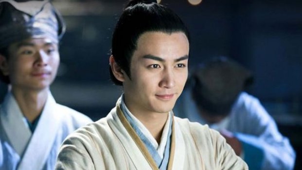 《笑傲江湖》中，林平之选在大婚前夕挥刀自宫，有什么原因吗？