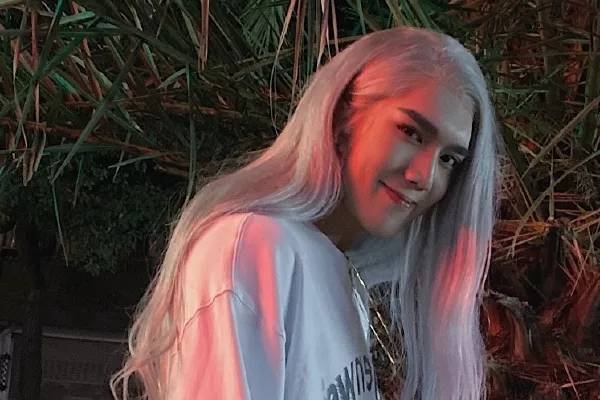 韩美娟拍毕业照的表情管理登上热搜,他的表情管理是怎样的?