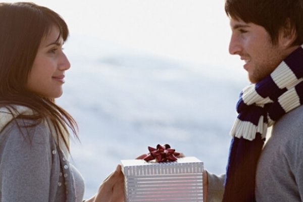 卖掉前任送的东西却被前任发现，你会如何处理前任的礼物呢？