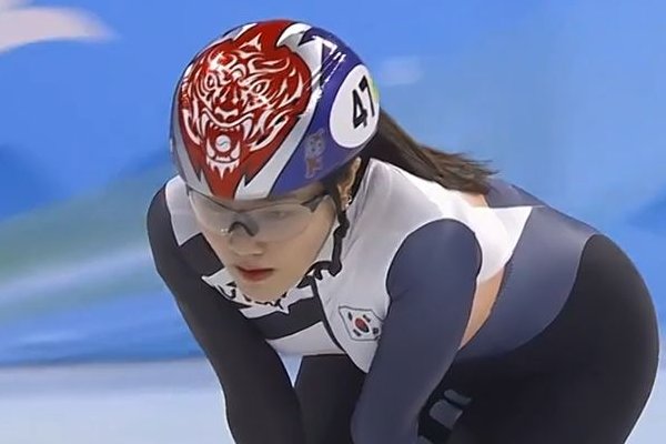 韩国女子短道速滑选手金雅朗的抢跑是失误还是策略？