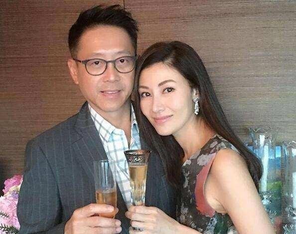 50岁李嘉欣412万买车位,她平时的生活有多阔绰?