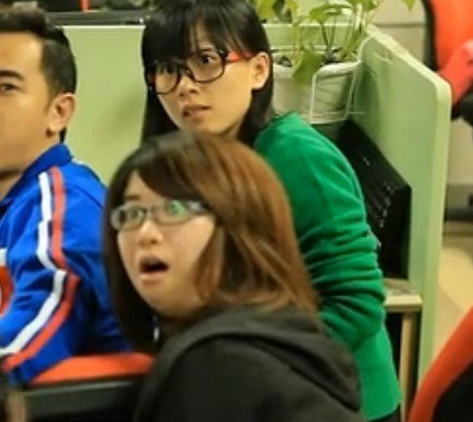 56微博江湖里的默默本人照片有吗?声音太好听了,我想看看本人，求好心人们帮帮我。。