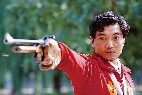 在历史上，中国的第一个奥运冠军究竟是谁呢？