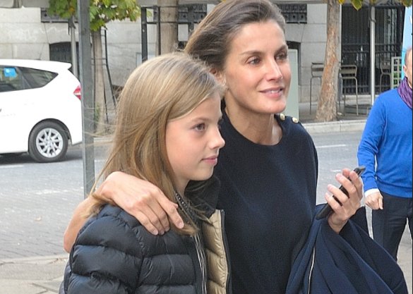 斗鱼国庆期间为HM挂开屏广告，为什么这一行为会引发网友质疑？