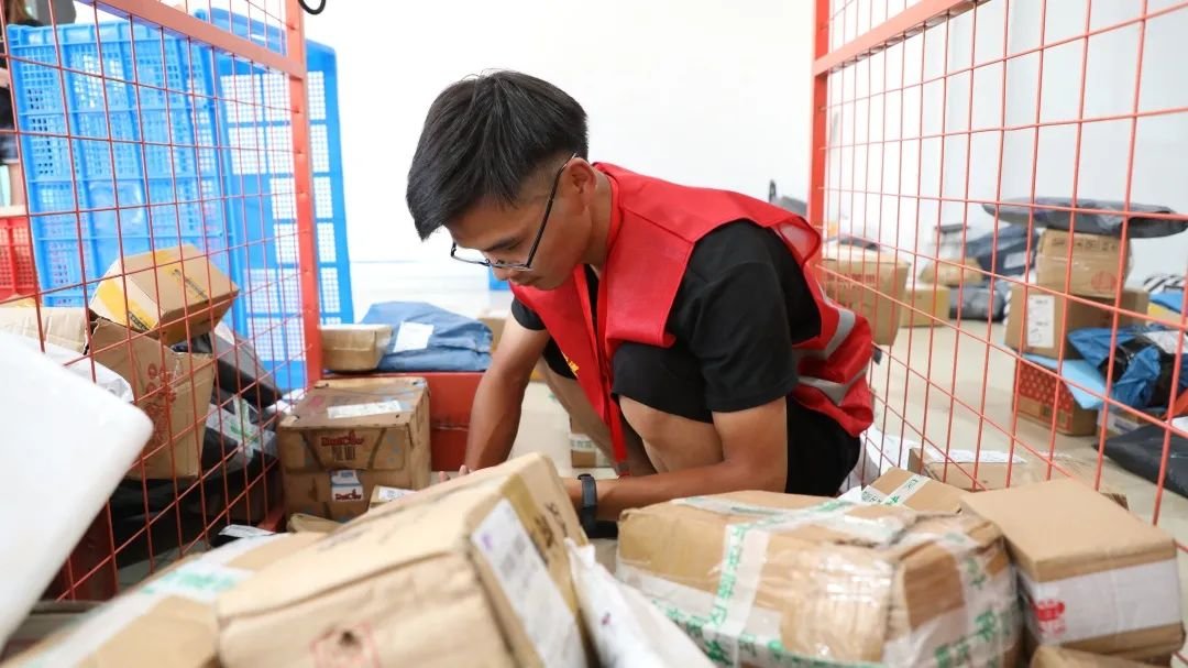 快递员工作怎么样啊，一般有休息日吗