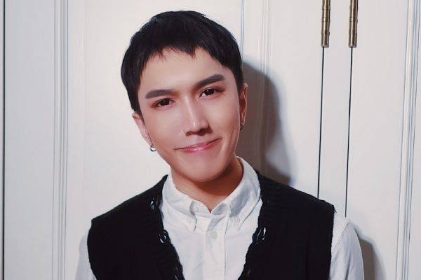 韩美娟拍毕业照的表情管理登上热搜,他的表情管理是怎样的?