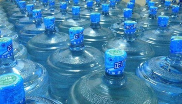 一桶矿泉水有多重?