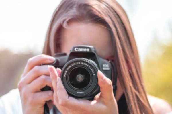 五一约拍火了:99元低价竞争,这个行业的“内卷”有多严重?