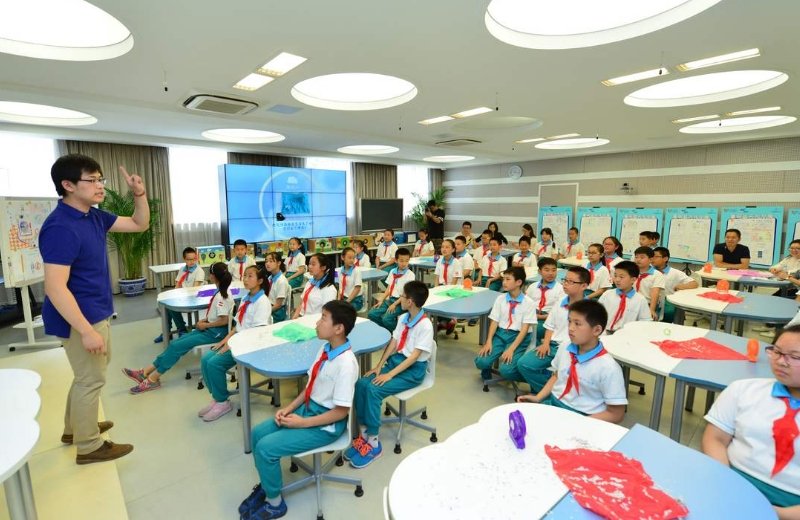 人民日报评论要校内减负校外增负，该如何实施操作？