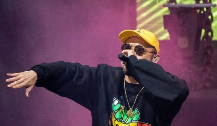 《披荆斩棘的哥哥》和《追光吧哥哥》两个节目，有什么区别吗？