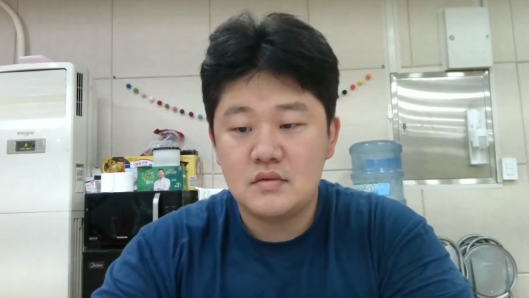 歌手崔成奉假借患癌敛财10亿，他为何会有如此举动？