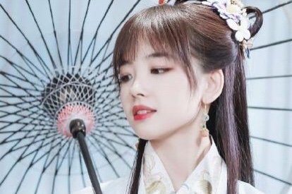 网友称赞王冰冰戴上眼镜好A，王冰冰为何会获得绝大数网友的喜欢？