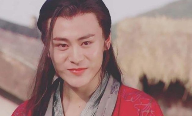 《笑傲江湖》中，林平之选在大婚前夕挥刀自宫，有什么原因吗？