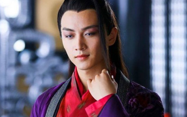 《笑傲江湖》中，林平之选在大婚前夕挥刀自宫，有什么原因吗？