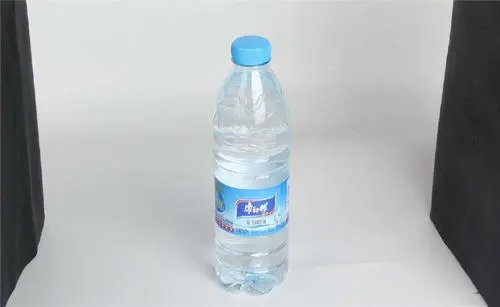 北京环球影城的矿泉水10元一瓶，你觉得这个定价合理吗？