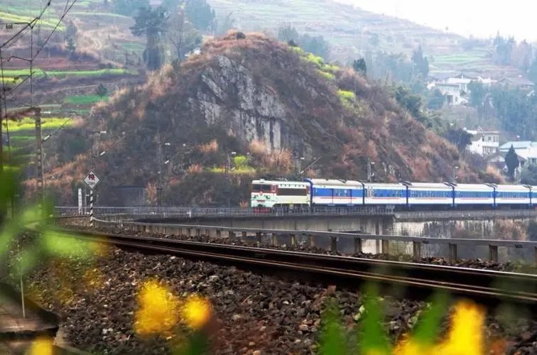 我国第一条电气化铁路是什么?