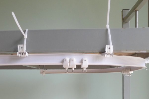 学生宿舍床帘怎么装