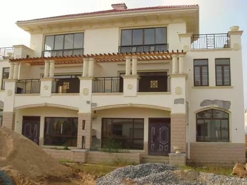 河南信阳市政府回应“耕地建别墅”一事,没有许可证开发商是如何建起来的?