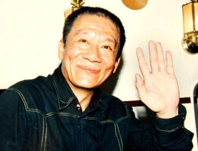 侯耀文已经离世13年，被戴志诚夺走的漂亮媳妇，现在过的怎么样了？