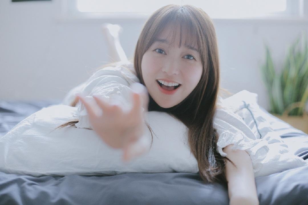 金莎冒充追求者给孟佳送玫瑰花娃娃，她们之间的关系怎么样？