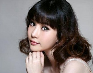 侯耀文已经离世13年，被戴志诚夺走的漂亮媳妇，现在过的怎么样了？