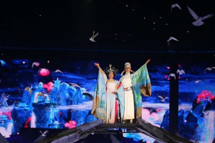 在天愿作比翼鸟,在地愿为连理枝是谁的爱情故事？