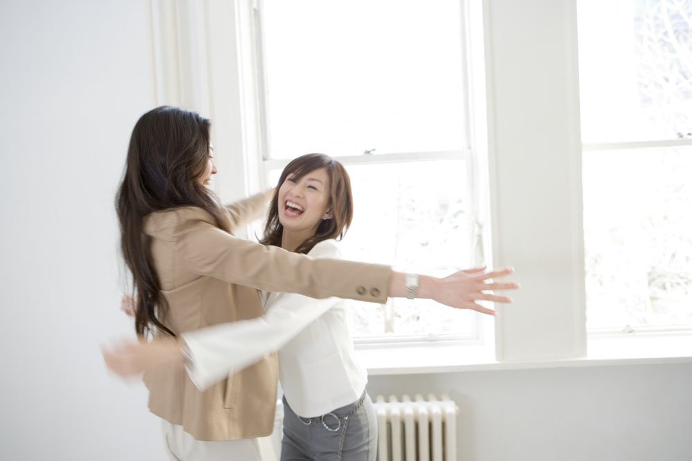 和朋友闹别扭她回来找你，你会怎么办？