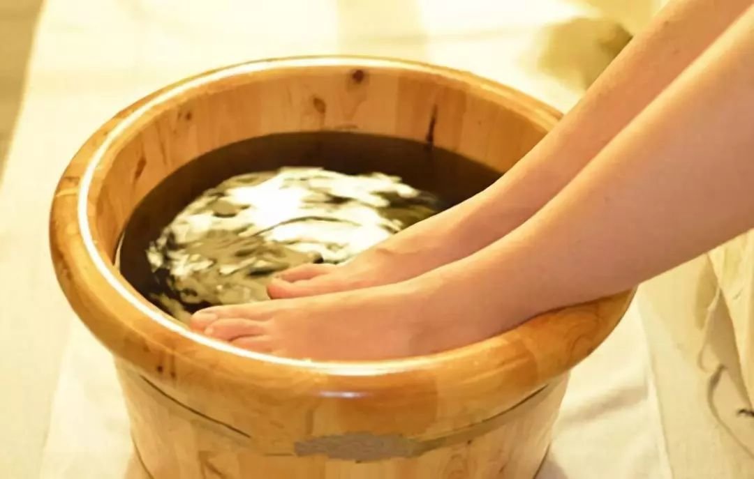 专家称王俊凯泡脚方式是无效养生，正确的泡脚养生方法是什么？