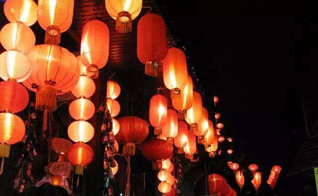 “月上柳梢头，人约黄昏后”是指哪个节日？