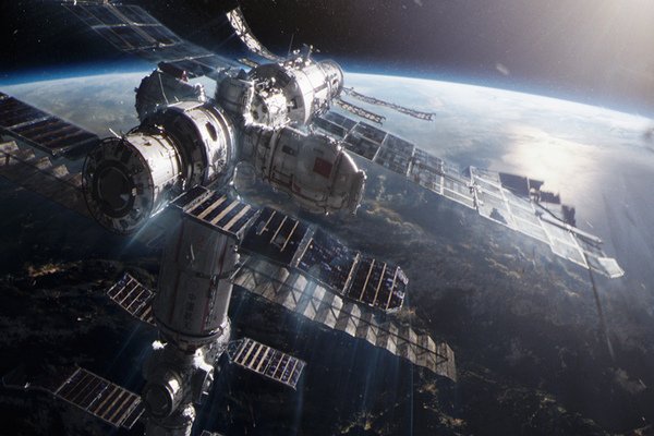 神舟十二号3名航天员顺利进驻天和核心舱，他们在空间站里穿什么鞋？