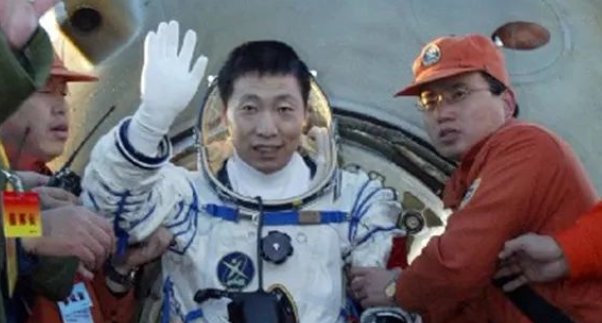 神舟五号载人飞船的宇航员是谁?