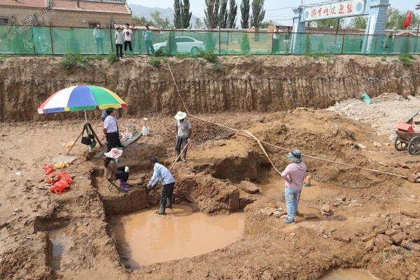 河南郑州一考古研究院学生掉入考古坑致骨折，这起事件给予了我们什么警示？