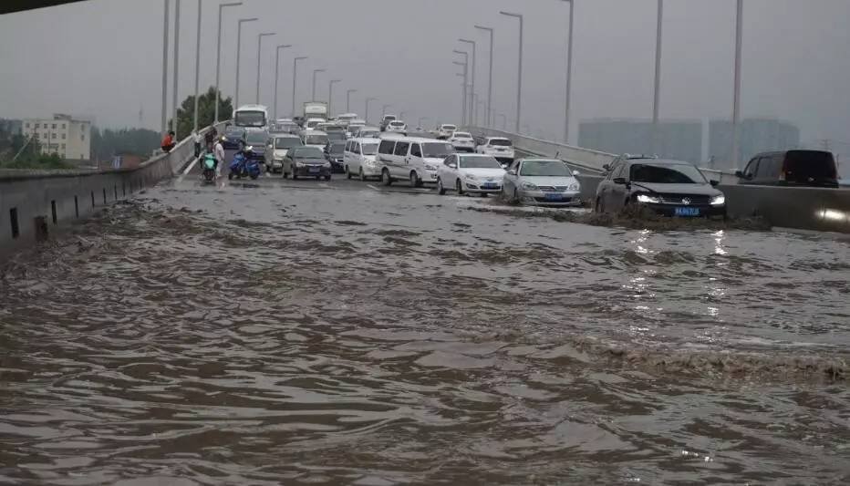郑州暴雨来临，所有酒店不仅没涨价反而全部降价，酒店的举动感动到你了吗？