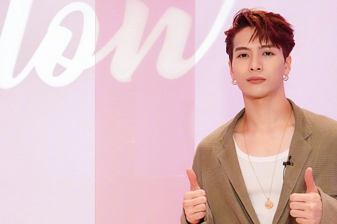 你是如何看待王嘉尔给粉丝准备红枣姜茶这件事的？这是否令他的粉丝们意外?