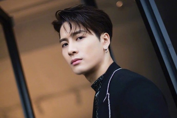 你是如何看待王嘉尔给粉丝准备红枣姜茶这件事的？这是否令他的粉丝们意外?