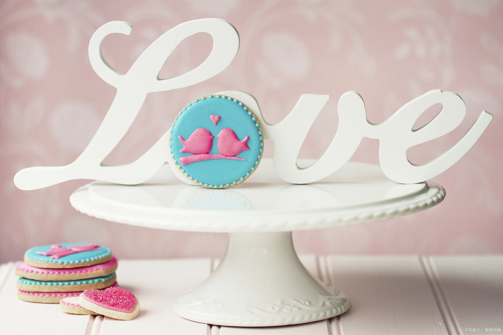 男朋友跟前女友同居过三年，心里不是滋味该怎么办？