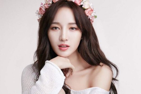 金莎冒充追求者给孟佳送玫瑰花娃娃，她们之间的关系怎么样？