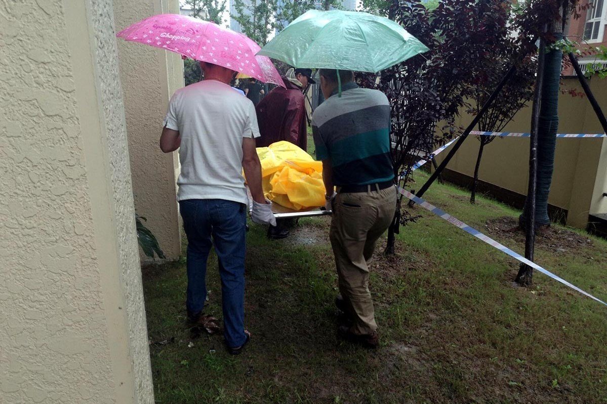 副局长听到情人丈夫敲门坠楼身亡该丈夫是否承担法律责任?