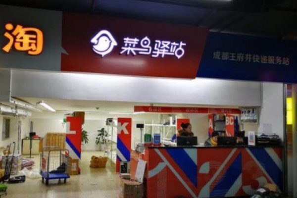 快递包裹暂放路边，被老太拿走24个，算不算盗窃？