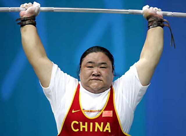 奥运功勋唐功红，04年拼命一举夺冠，下场后口鼻出血如今近况如何？