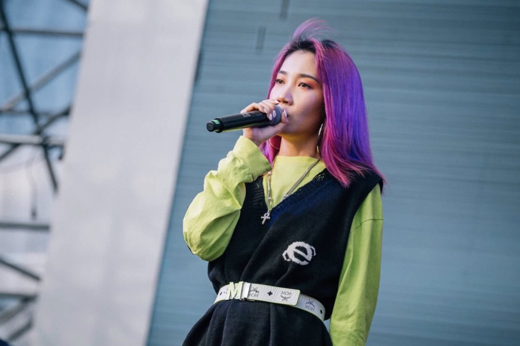 乃万状告素人网友，称对方侵犯名誉权，你赞成她维权吗？